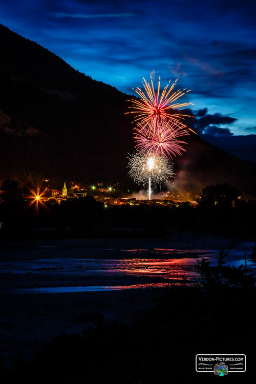 photo feu artifice nuit saint andre les alpes verdon